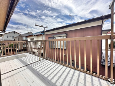 【バルコニー】 | 松戸市松飛台　中古戸建 | 広々としたバルコニーです