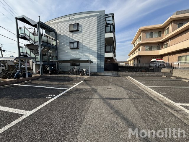シャンテ小倉の駐車場