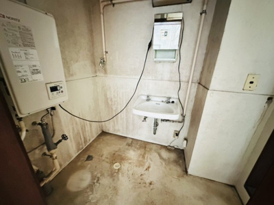 【独立洗面台】 | サンノーマンション 3階 | 朝の支度にも助かる、独立の洗髪洗面化粧台