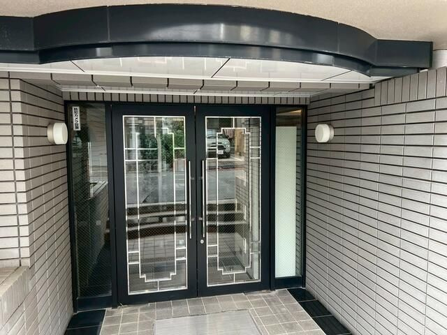 ワコーレ中井のエントランス