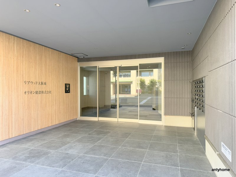 リブウッド大阪城　仲介手数料無料のエントランス