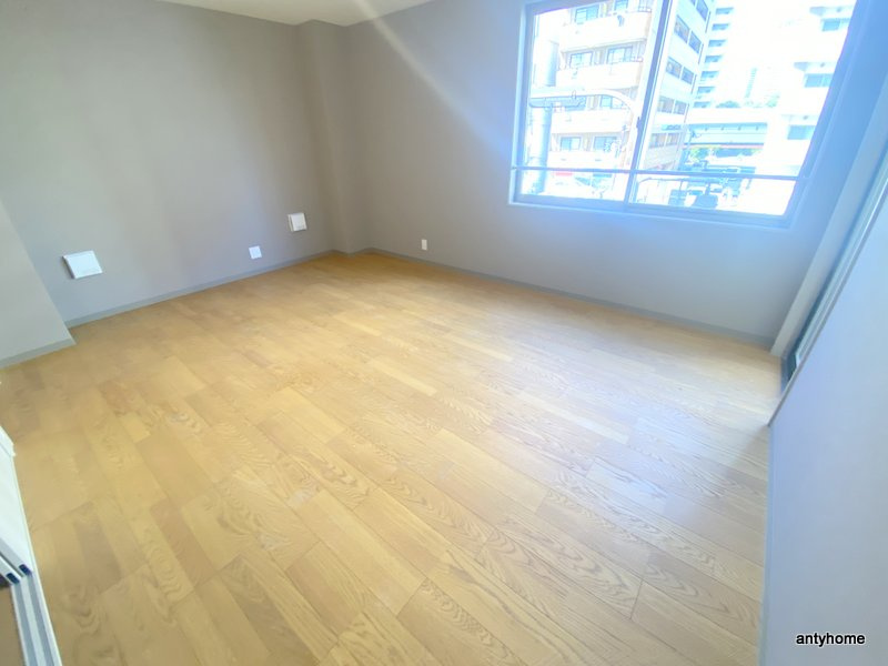 リブウッド大阪城　仲介手数料無料の洋室