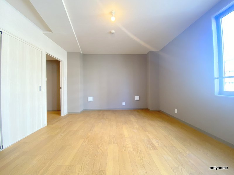 リブウッド大阪城　仲介手数料無料の居間・リビング