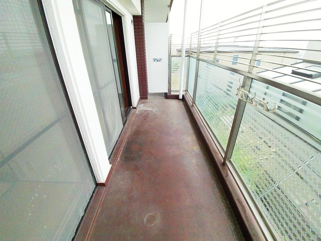 エルネスト甲南山手のバルコニー