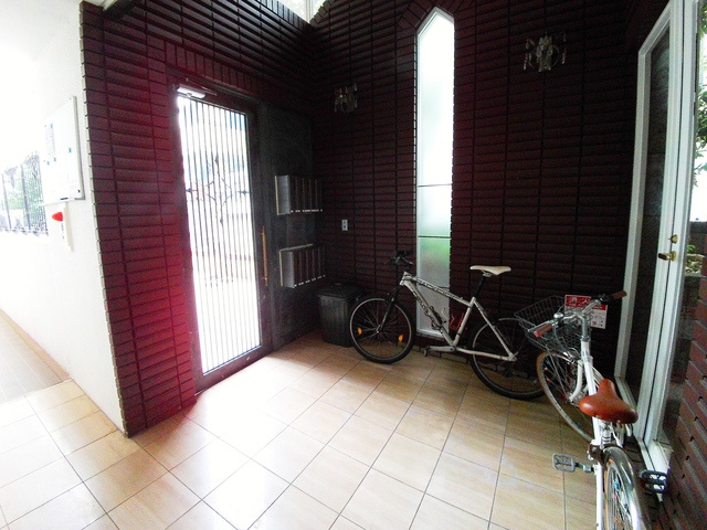 エルネスト甲南山手のロビー