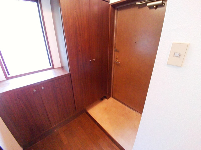 エルネスト甲南山手の玄関