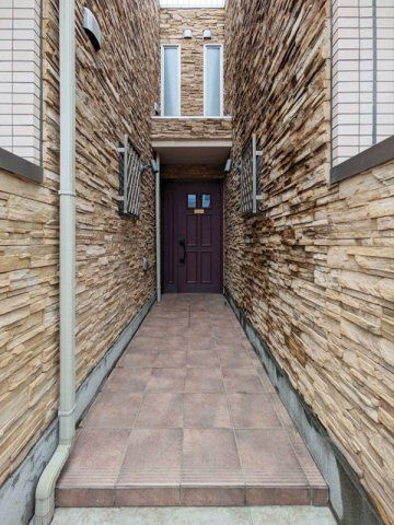 ドエル芦花のエントランス