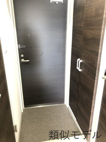 仮）津市久居野村町マンションの玄関