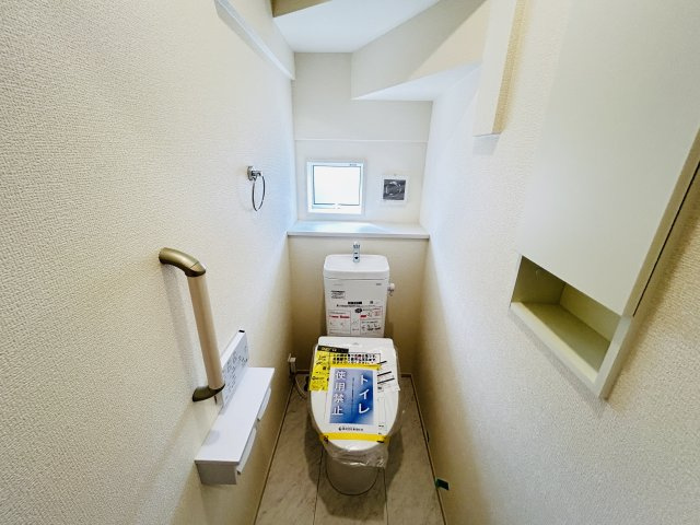 新築　前橋市六供町一丁目　Blooming　Garden　1号棟のトイレ|現地写真　節水タイプのウォシュレット付きトイレ、水道料節約に一役買います！
