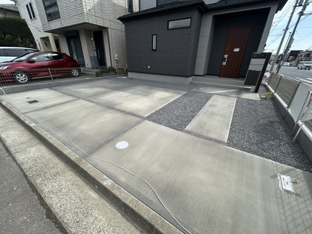 新築　前橋市六供町一丁目　Blooming　Garden　1号棟の駐車場|現地写真　駐車スペースは並列3台分可能です！
