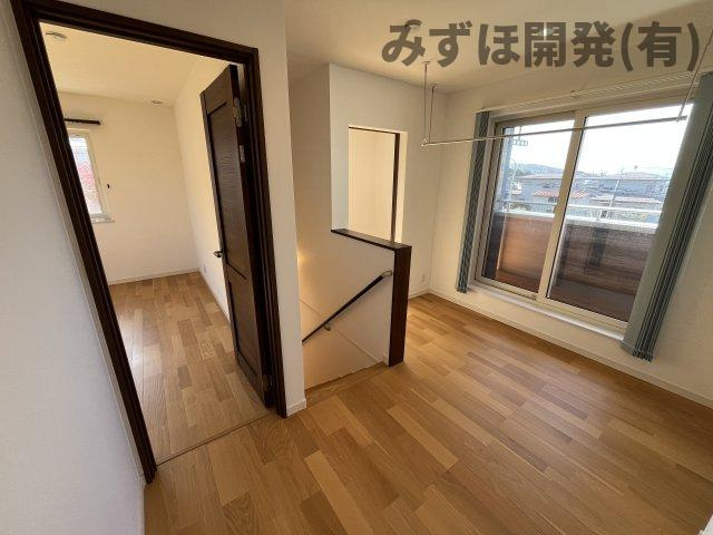 山形市小立四丁目15番17号の洋室