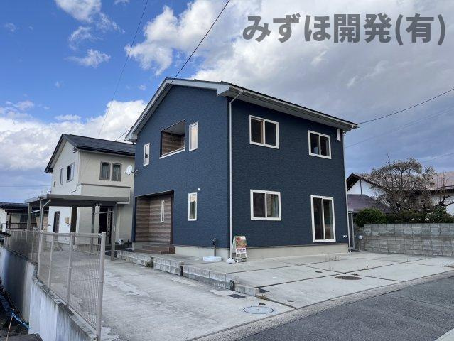 山形市小立四丁目15番17号の玄関