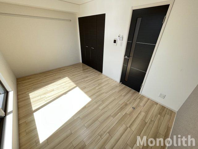 ディーオモンテの洋室