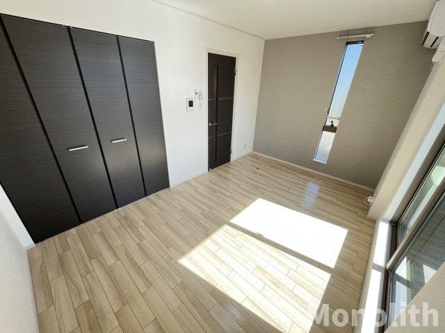 ディーオモンテの洋室