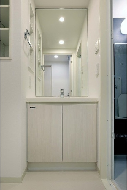 コンフォリア浅草橋の独立洗面台