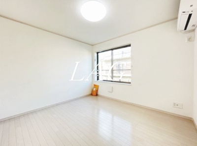 【居間・リビング】 | Ｗｅｌｌ－ｂｅｉｎｇ江北 | 洋室のお部屋です。※同一仕様です