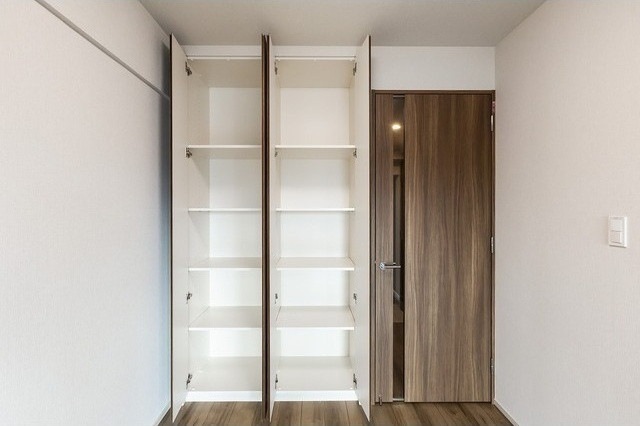 コンフォリア・リヴ根岸二丁目の収納