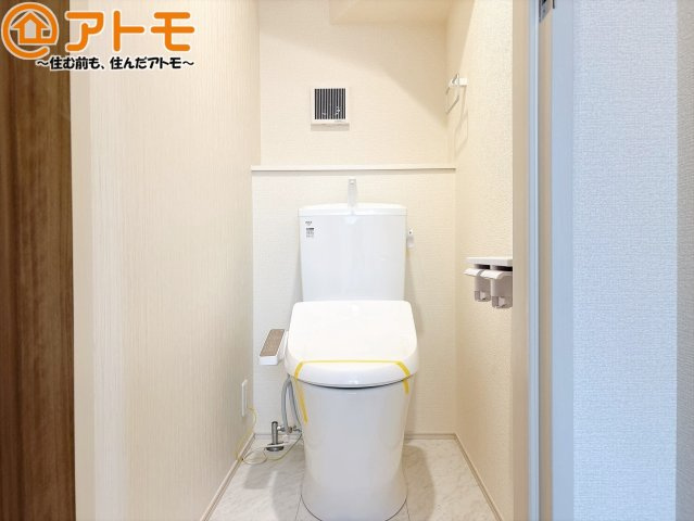 【トイレ】 | 裾野市茶畑3期　新築一戸建て　全1棟 | 窓があり換気もすぐにできる、清潔感のあるトイレです♪