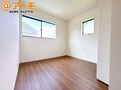 【子供部屋】 | 裾野市茶畑3期　新築一戸建て　全1棟 | 広々使える収納付きの洋室です♪