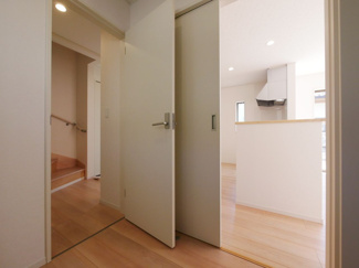 【内装】 | 甲府市上曽根町 新築全2棟 1号棟 中道北小・笛南中学区 | 二箇所からアクセス可能な２ＷＡＹ洗面所　（別現場の同仕様・同間取写真）