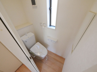 【玄関】 | 甲府市上曽根町 新築全2棟 1号棟 中道北小・笛南中学区 | 大型下駄箱付きの玄関　（別現場の同仕様・同間取写真）