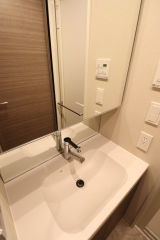 GENOVIA赤羽の洗面所|明るい洗面所です