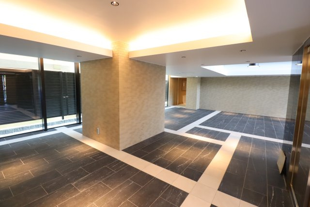 GENOVIA赤羽のロビー|ゆとりのあるロビーです