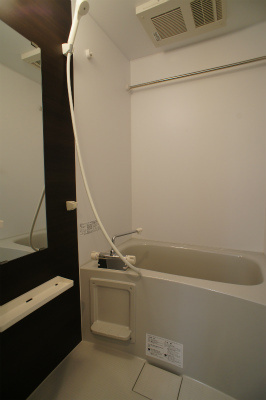 リブリ・ヴァン・リヴェールの浴室|コンパクトで使いやすいお風呂です