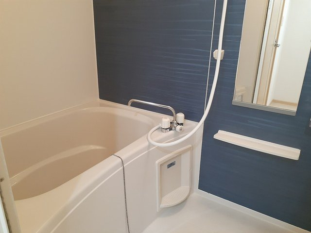 ローズパーク弐番館の浴室|落ち着いた空間のお風呂です