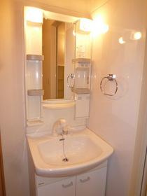 アパートメントＫ-Ⅲの洗面所|現況優先です。