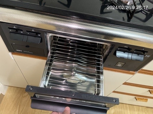 グリーンゲーブルのキッチン|コンパクトなキッチンで掃除もラクラク