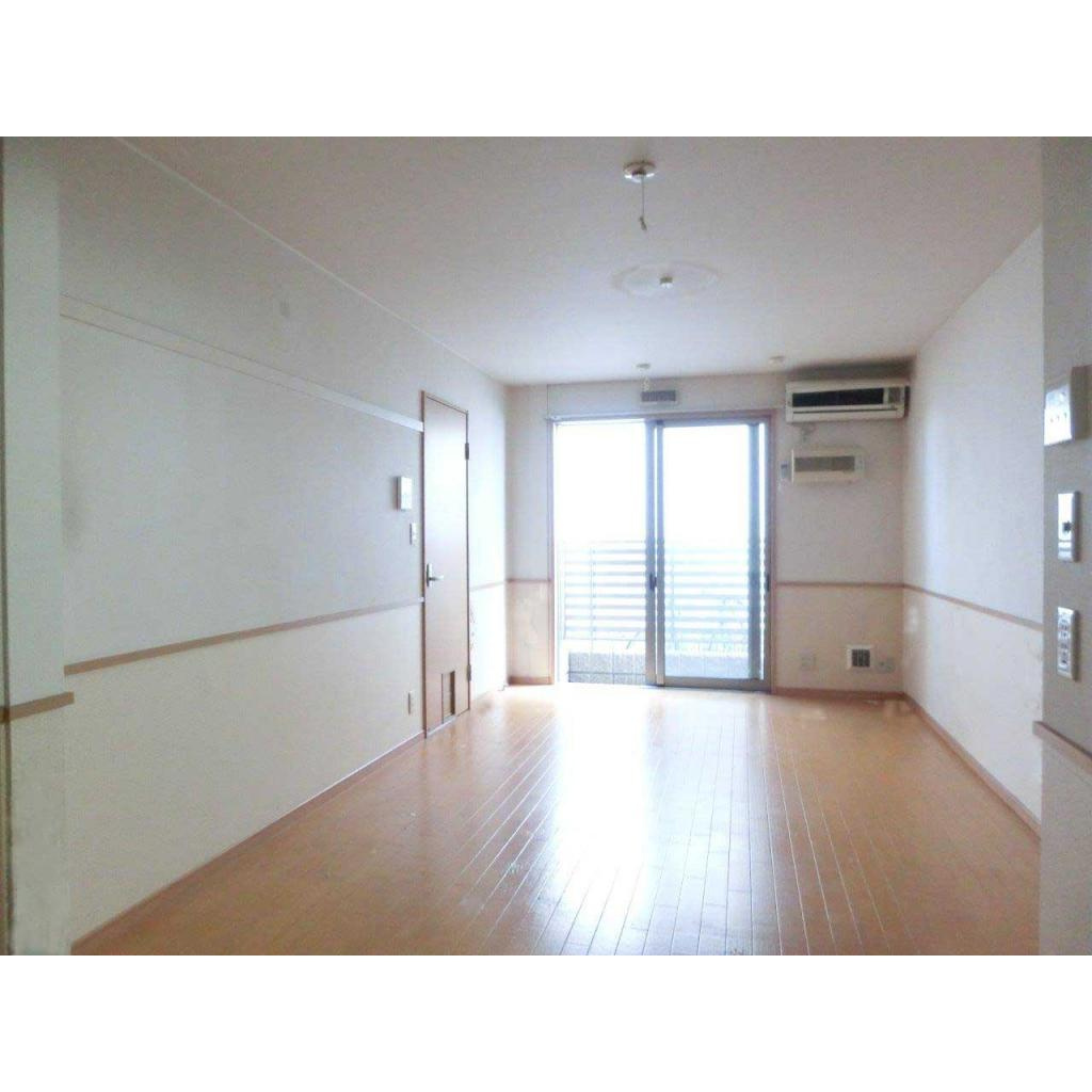 グリーンヒルズの居間・リビング|こちらのリビングで趣味の時間をお楽しみください