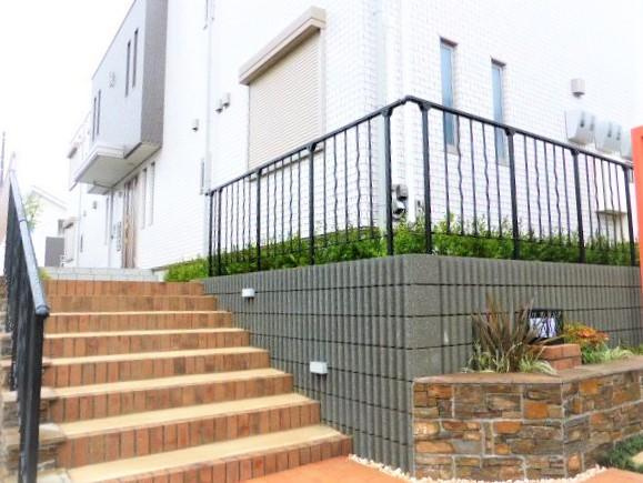 西大宮ガーデンヒルズⅡの外観|外観は落ち着いています