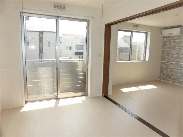 西大宮ガーデンヒルズⅡの居間・リビング|居間です