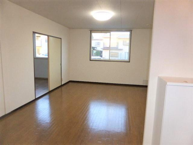 パナサンビューハイツ　Ｂ棟の居間・リビング|使いやすい居間です