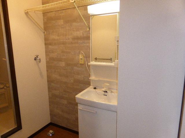 パナサンビューハイツ　Ｂ棟の洗面所|忙しい朝には欠かせない洗面所です