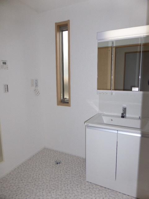 グレースコートの洗面所|ゆったりとスペースのある洗面所