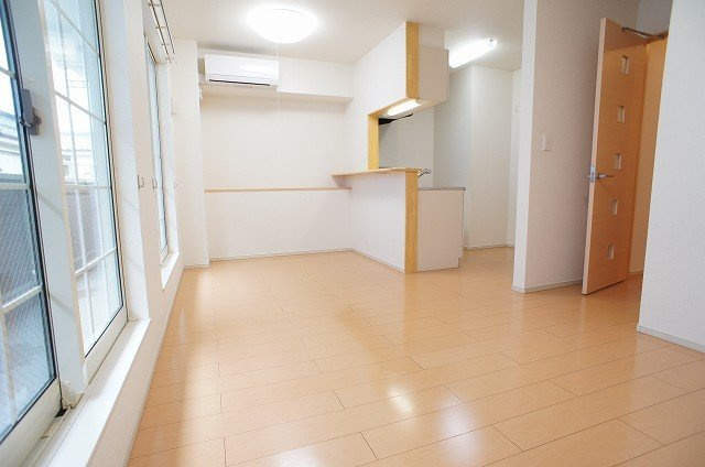 エミナンス南町の居間・リビング|ゆったり過ごせるリビングです