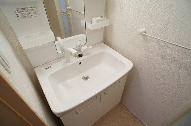 エミナンス南町の洗面所|脱衣スペースもあります