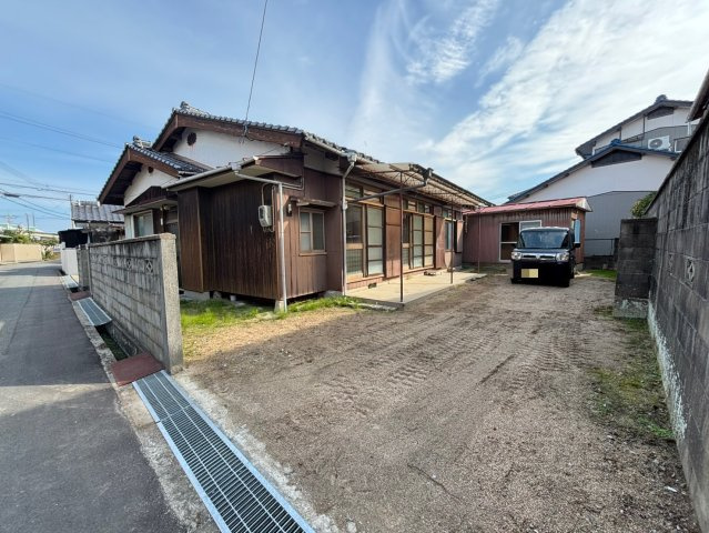 高倉　平屋の駐車場