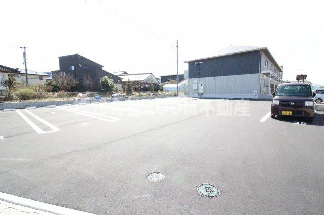 Ｄ-resena平江の駐車場|車をお持ちの方に嬉しい駐車場付きの物件です