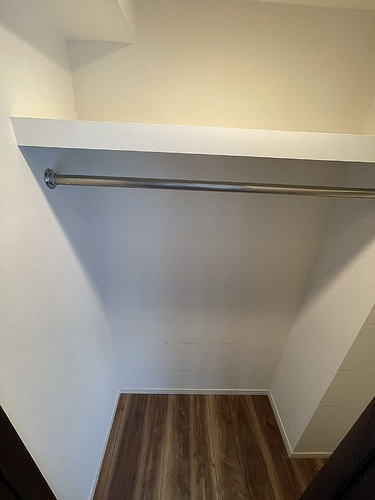 プレシス赤羽の収納|ウォークインクロゼット（内装前）