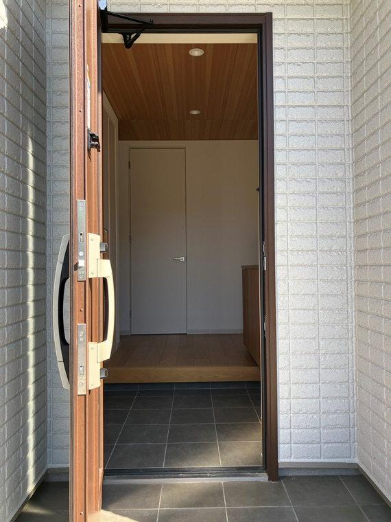 鴨川戸建のロビー|清潔なロビーです