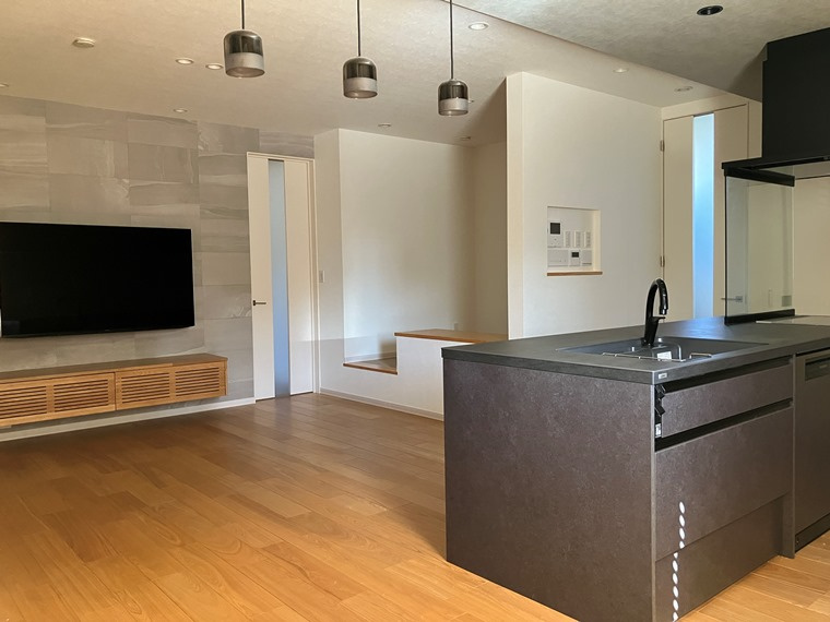 鴨川戸建の居間・リビング|ゆったりとしたリビングです