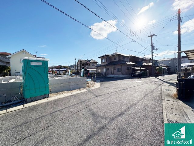 野洲市上屋　第2期　新築一戸建ての前面道路含む現地写真|周辺は落ち着いた街並みの住宅地！子育てがしやすい住環境です！まだ未完成ですが、現地でしかわからない事もございます。是非一度ご覧ください。