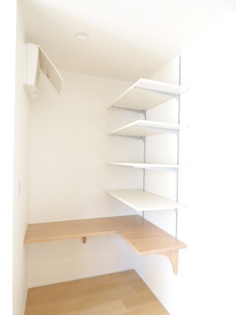 メゾン・クロシェット D棟の収納