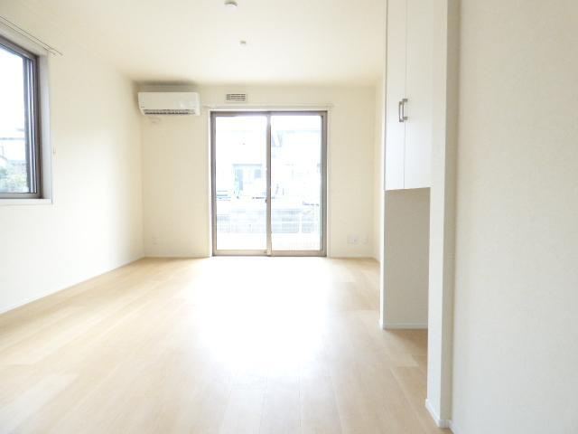 メゾン・クロシェット D棟の居間・リビング