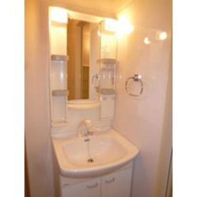 アパートメントK-Ⅲの洗面所|シャワー付き洗面台☆