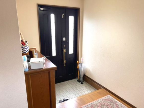 蓮田市中古戸建、広々したお庭♪の玄関