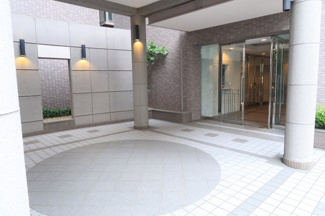 【エントランス】 | 藤和シティホームズ西宮東町 | 住まう方、訪れる方を上品に迎えるエントランス